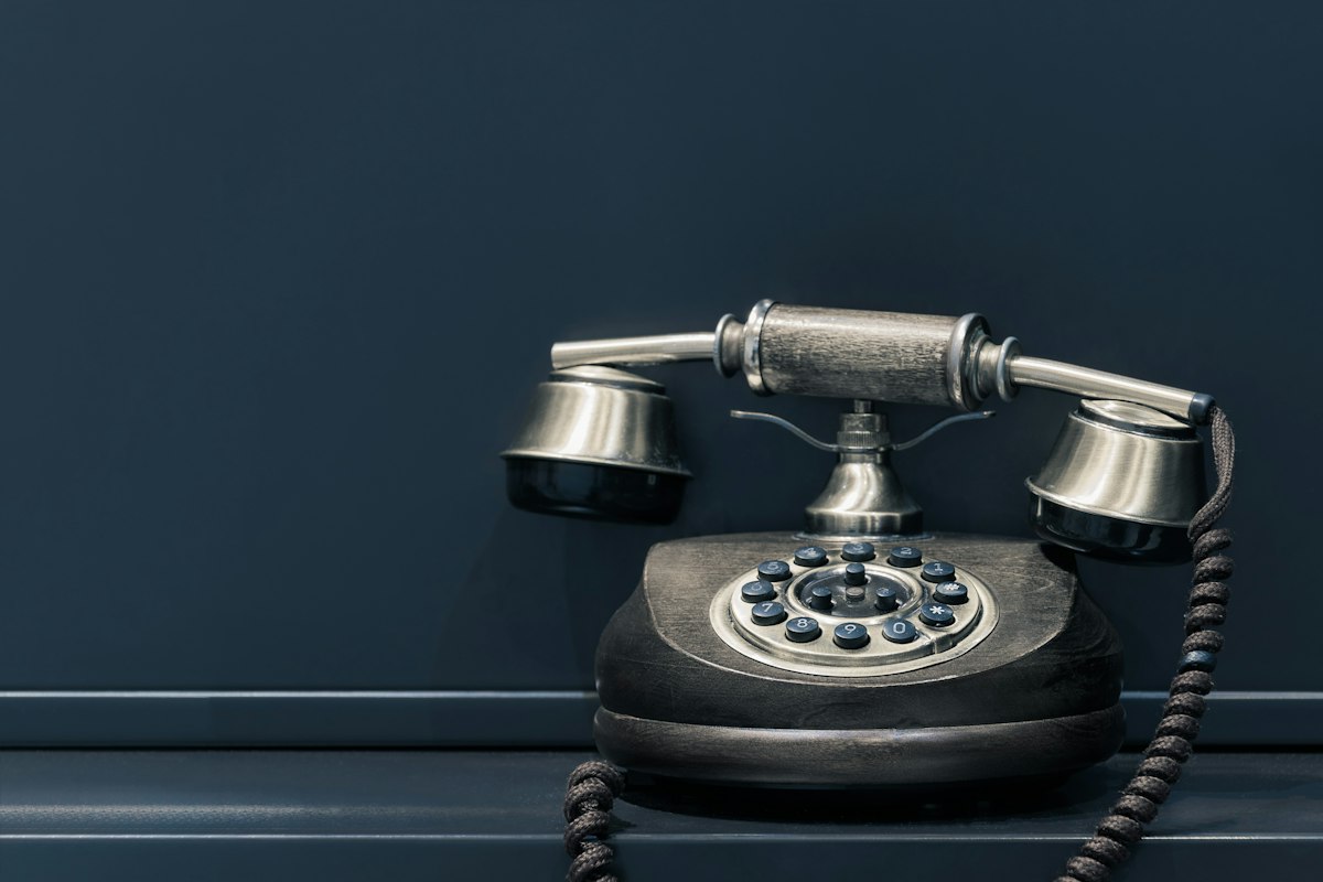 Mobile tap-to-call from local search results
