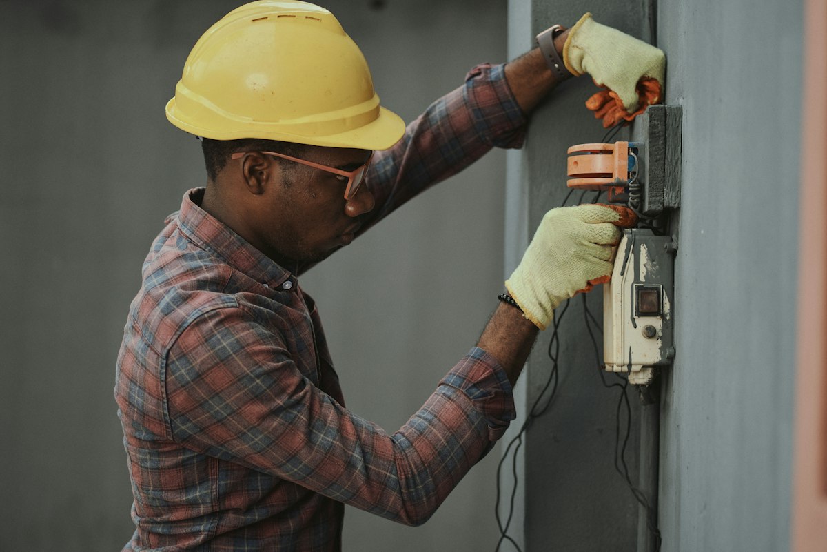 Home professional brand with coherent local entity